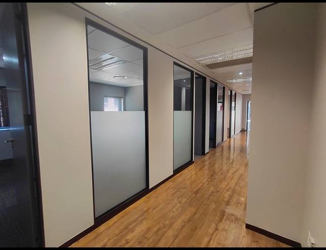 148M² OFFICE TO LET IN FOURWAYS GARDENS